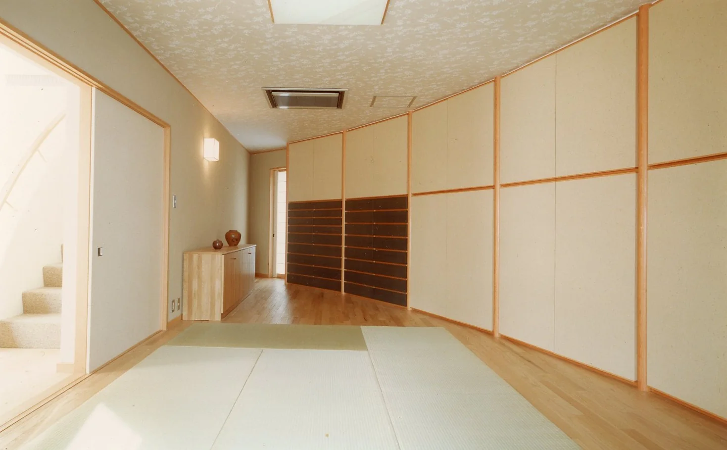 静かに休むための寝室。